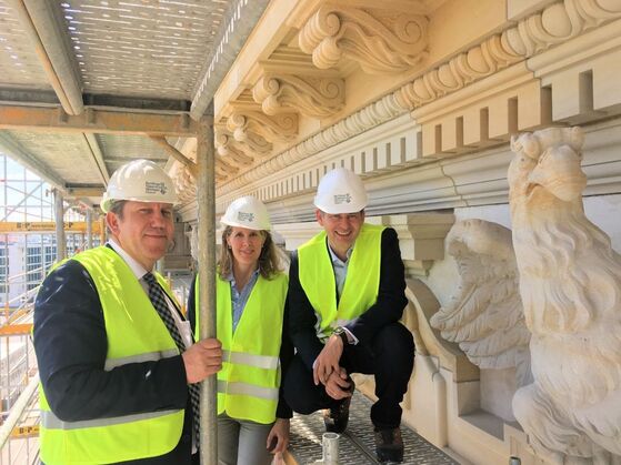 Baustelle in luftiger Höhe: Nina und Hermann Graser zeigten Andreas Schwarz ihren Arbeitsplatz am Berliner Stadtschloss.